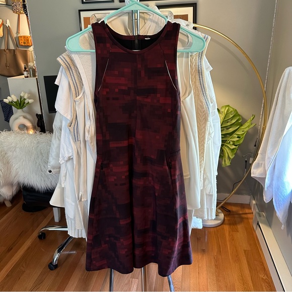 lululemon athletica Dresses & Skirts - Lululemon burgundy & black skater dress sz 4